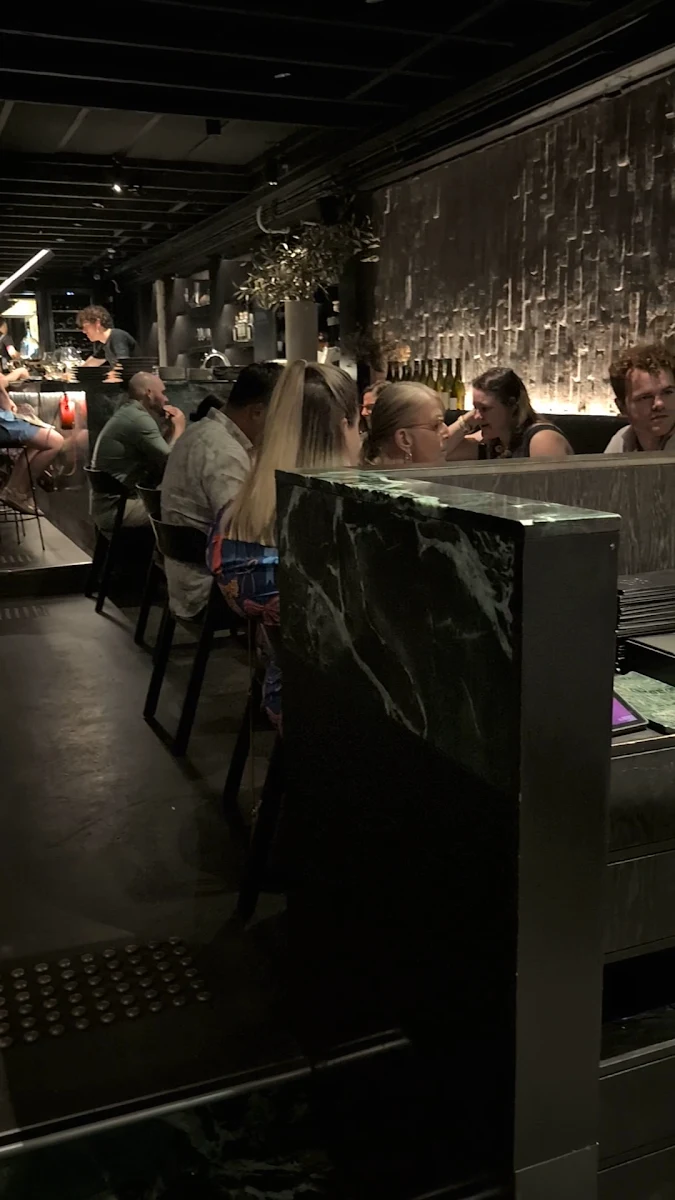 Vibe, Essa Restaurant & Wine Bar