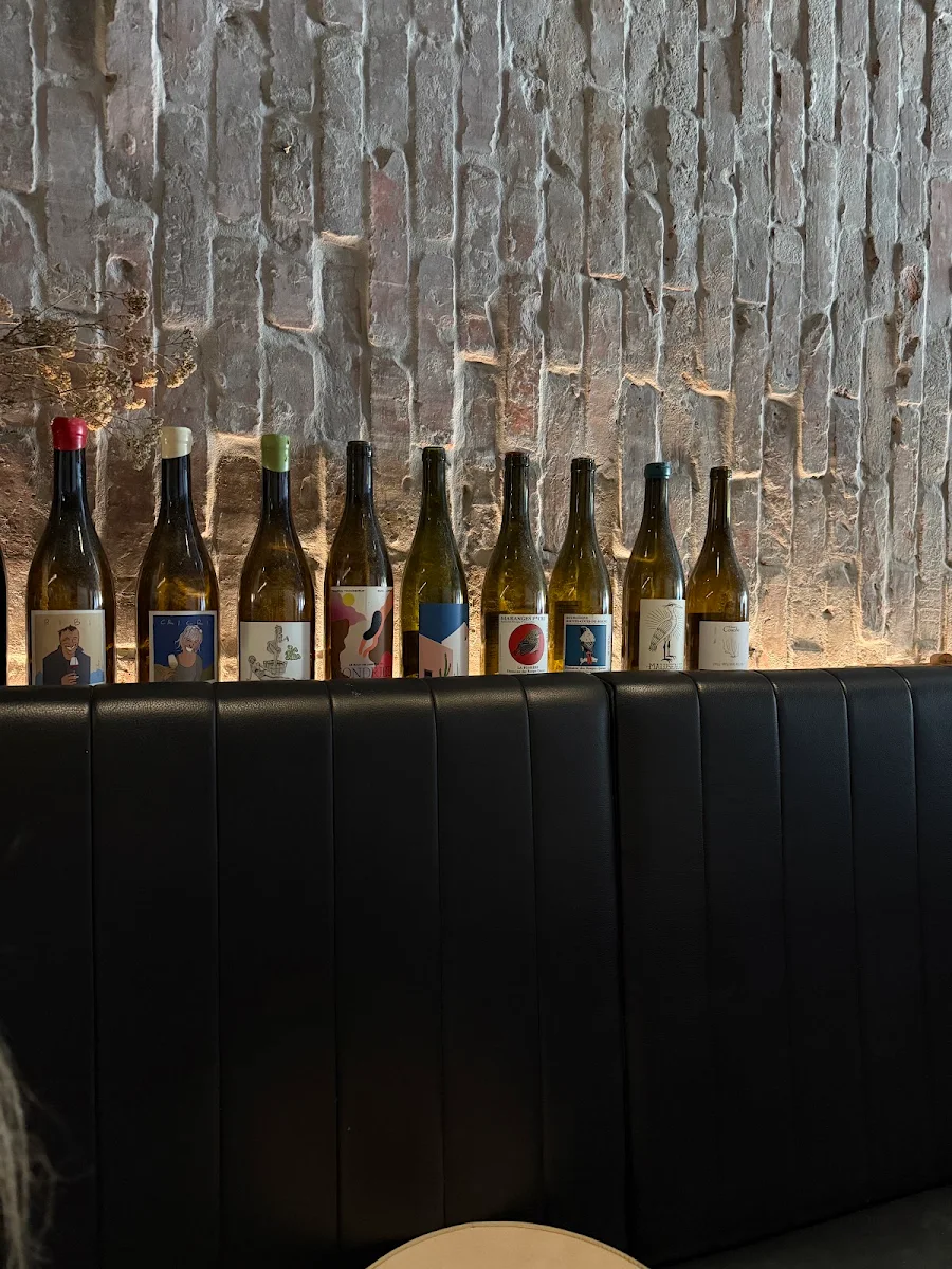 Vibe, Essa Restaurant & Wine Bar