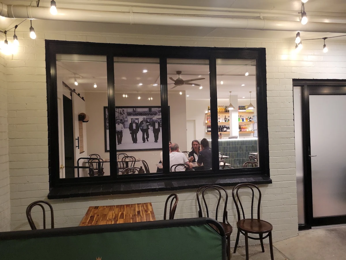 Vibe, Cellos Pizzeria