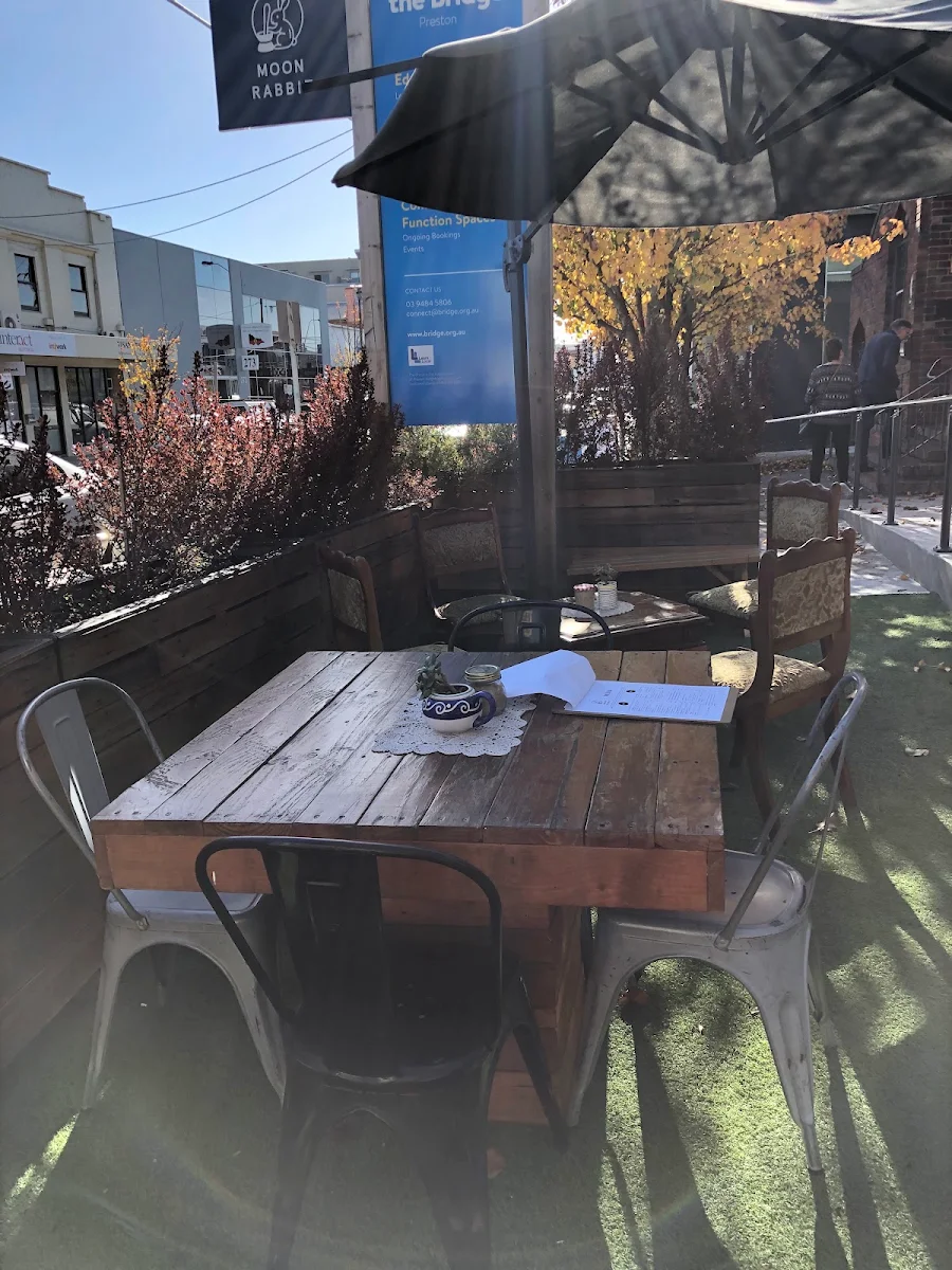 Vibe, Moon Rabbit Cafe