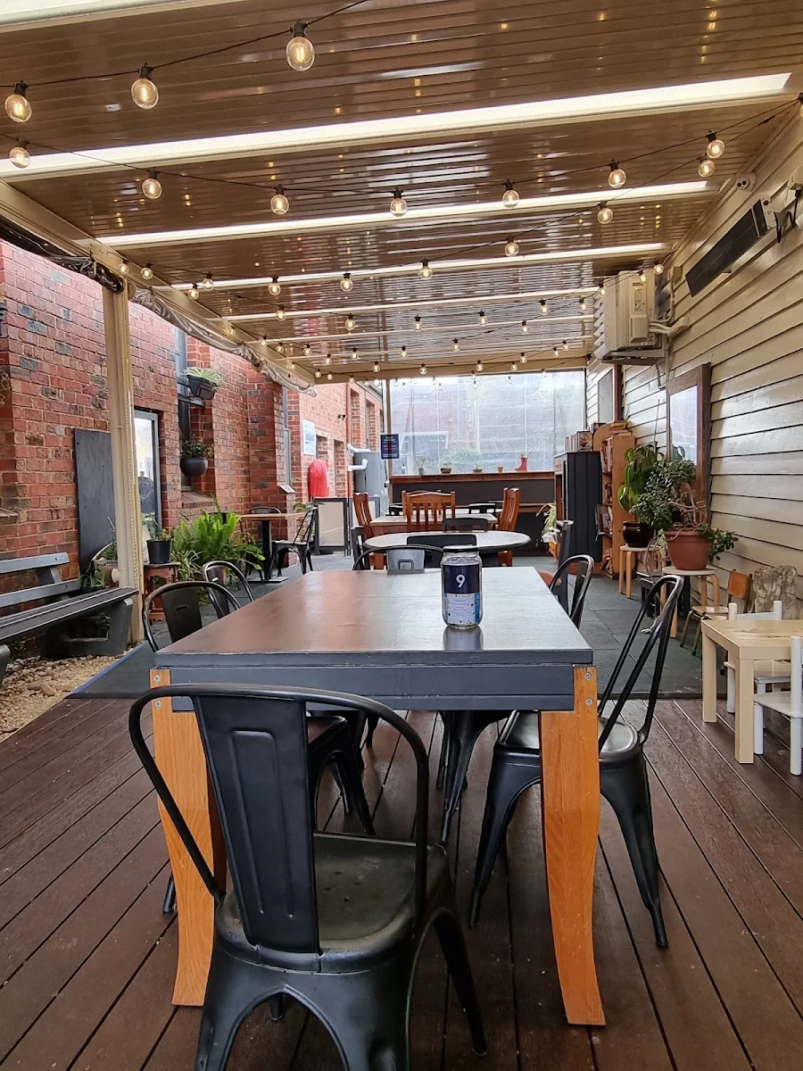 Vibe, Moon Rabbit Cafe