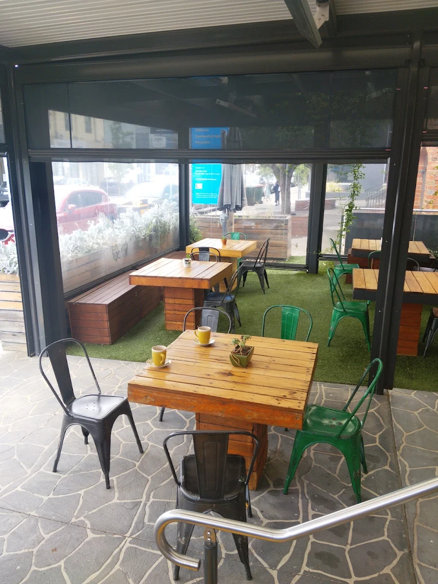 Vibe, Moon Rabbit Cafe