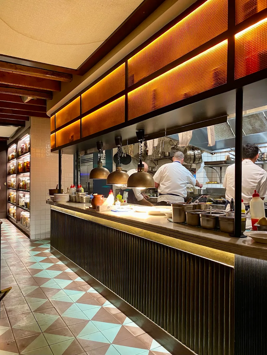 Vibe, Restaurant Santino