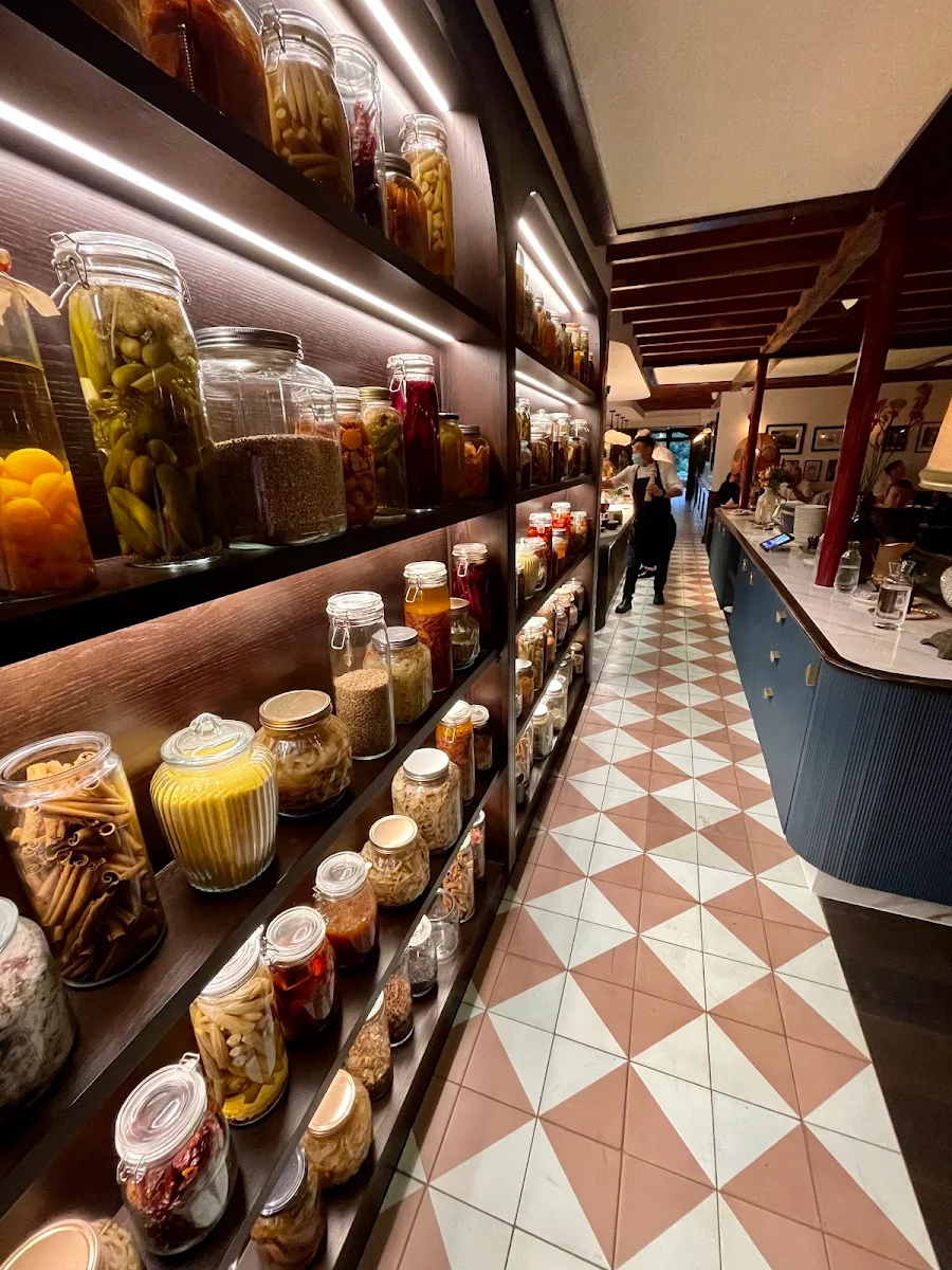 Vibe, Restaurant Santino