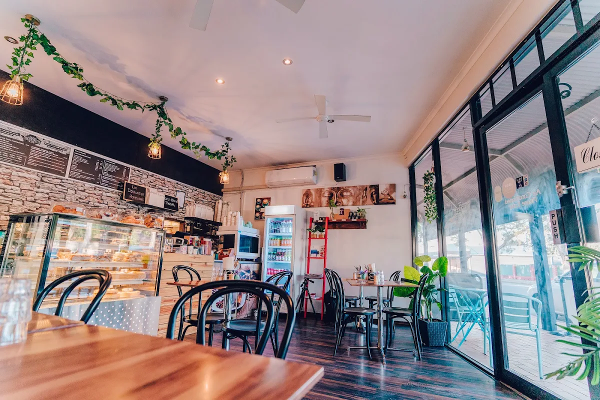 Vibe, Little Hideout Cafe