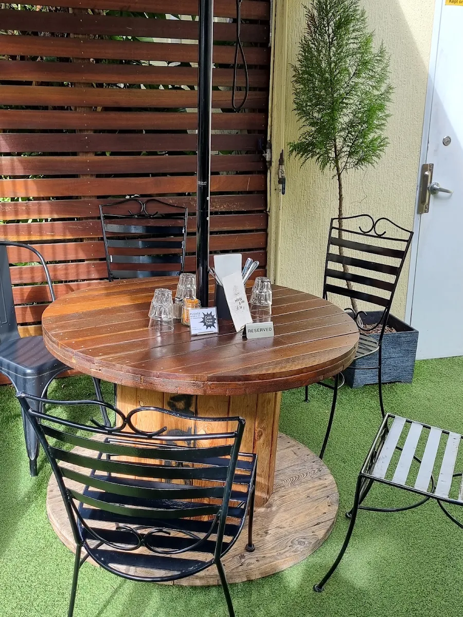 Vibe, Little Hideout Cafe