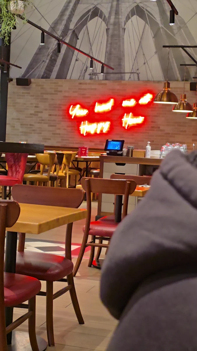 Vibe, TGI Fridays Southland