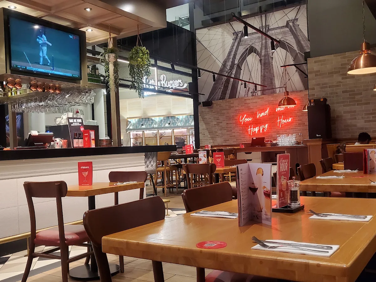 Vibe, TGI Fridays Southland