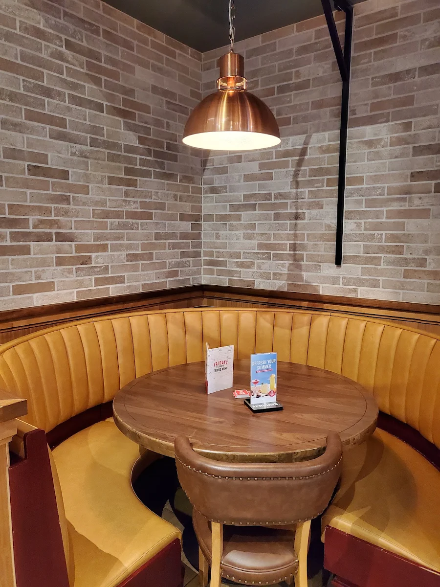 Vibe, TGI Fridays Southland