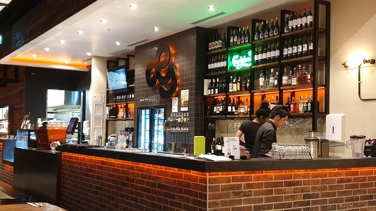 Vibe, The Sporting Globe Bar & Grill Rockingham