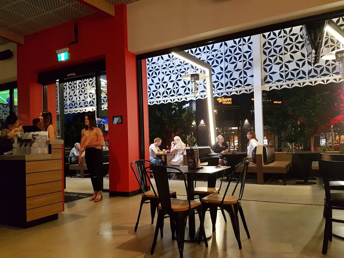 Vibe, The Sporting Globe Bar & Grill Rockingham