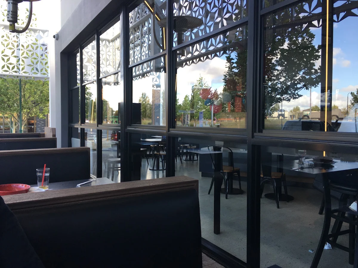 Vibe, The Sporting Globe Bar & Grill Rockingham
