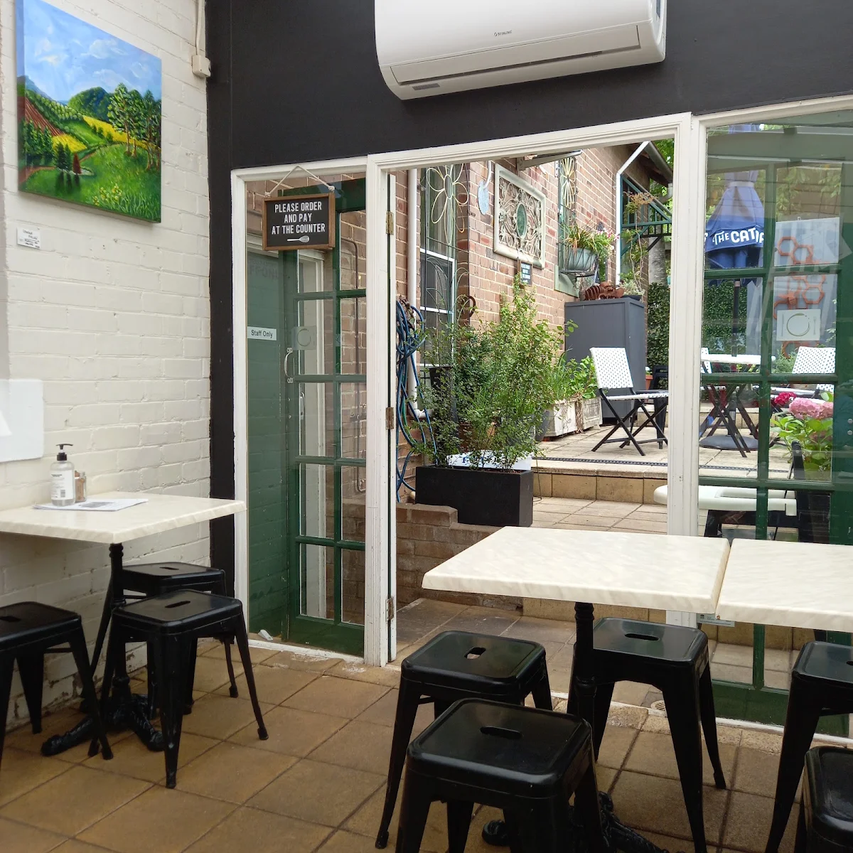 Vibe, Potter's Pantry Bundanoon