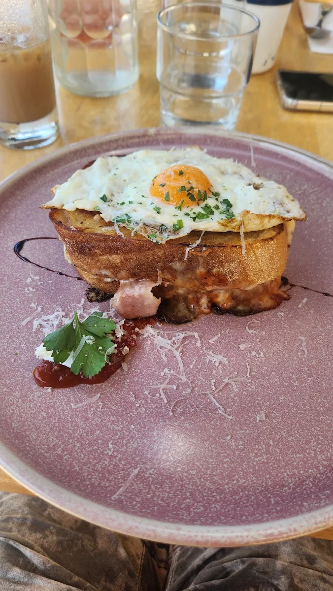 Food & drink, Elliott's Bistro