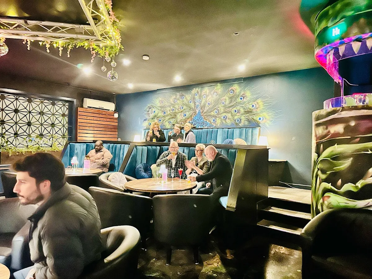 Vibe, Here & Now Lounge