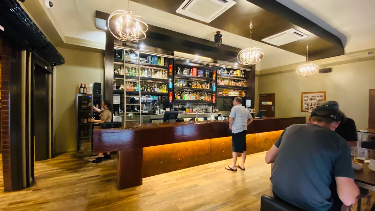 Vibe, Gateway Hotel