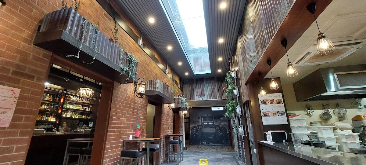 Vibe, Gateway Hotel