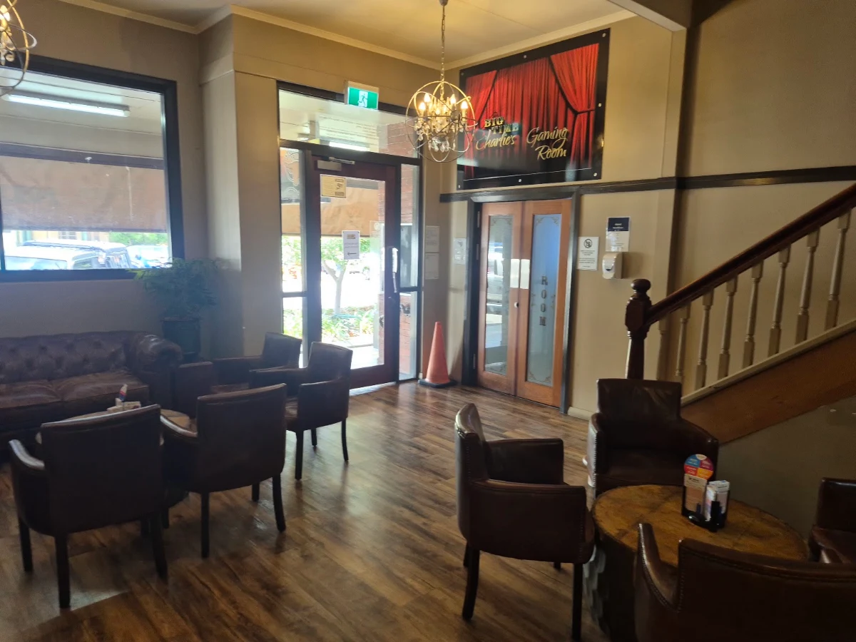 Vibe, Gateway Hotel