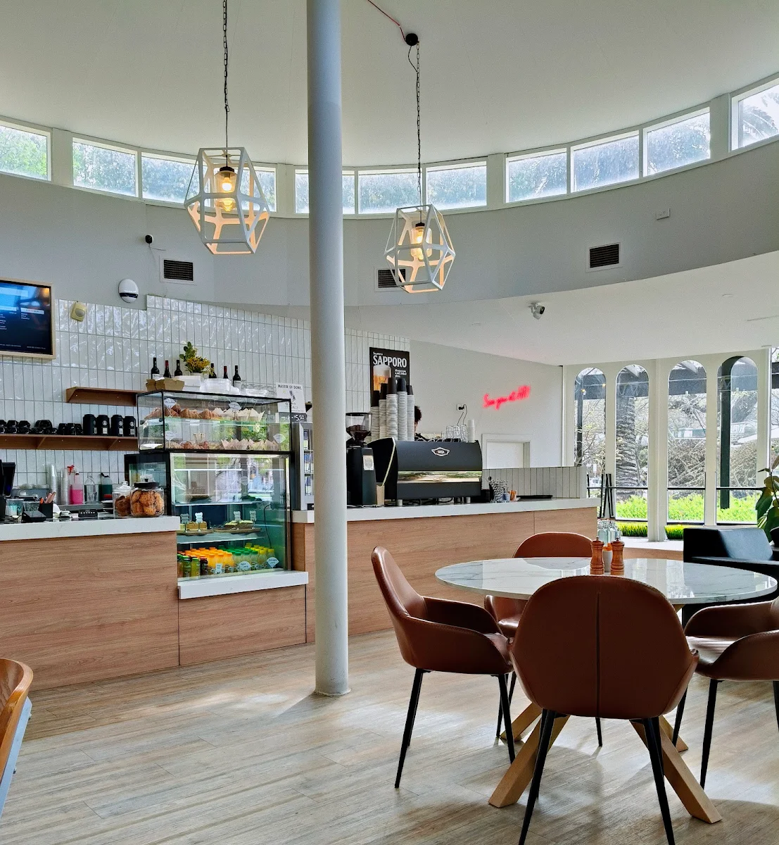 Vibe, HR Cafe & Bar