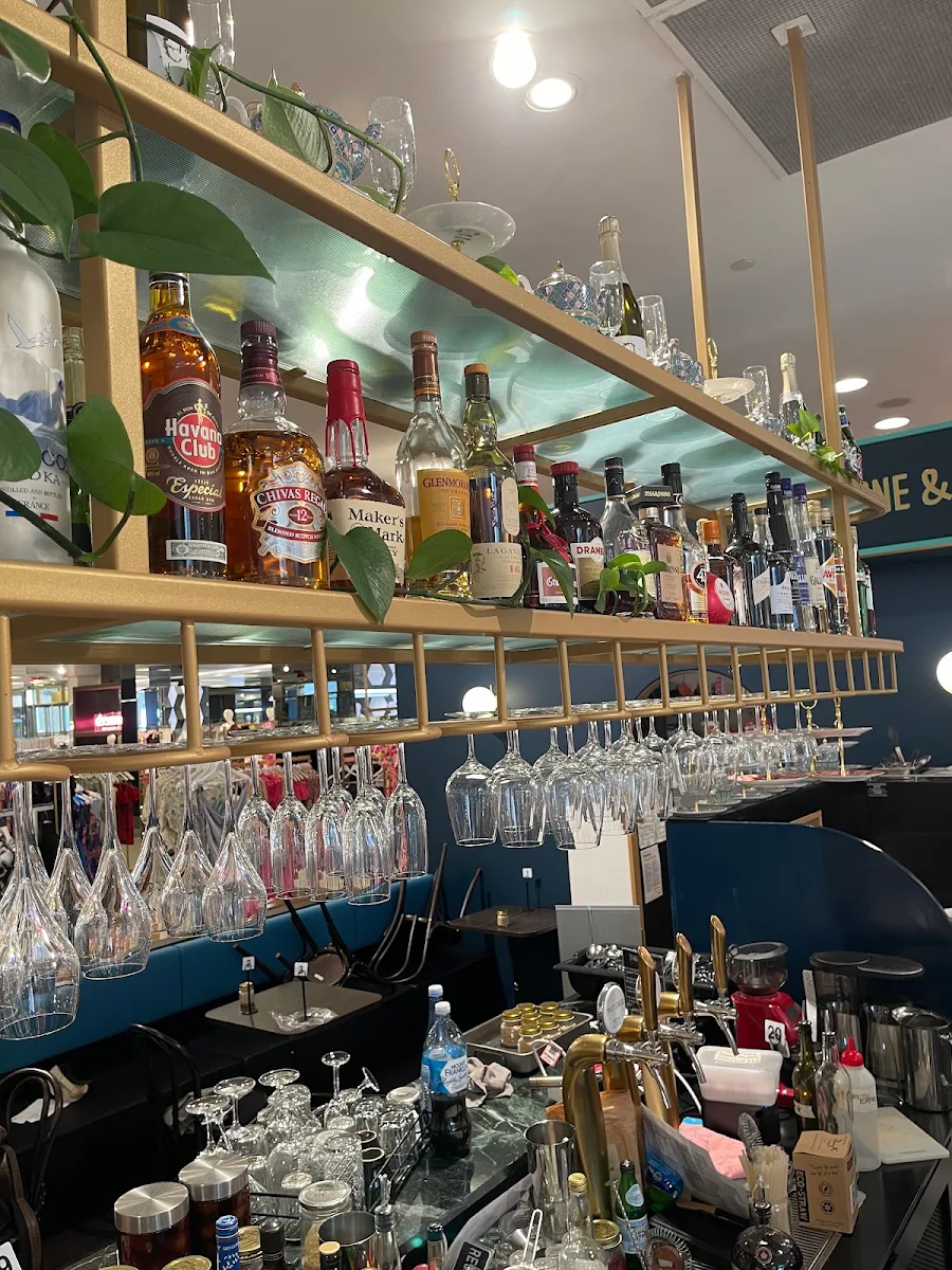Vibe, The Salon Champagne Bar & Eatery