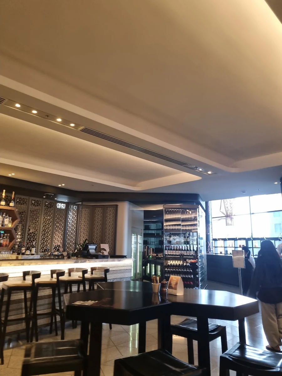 Vibe, Mr. Hive Kitchen & Bar