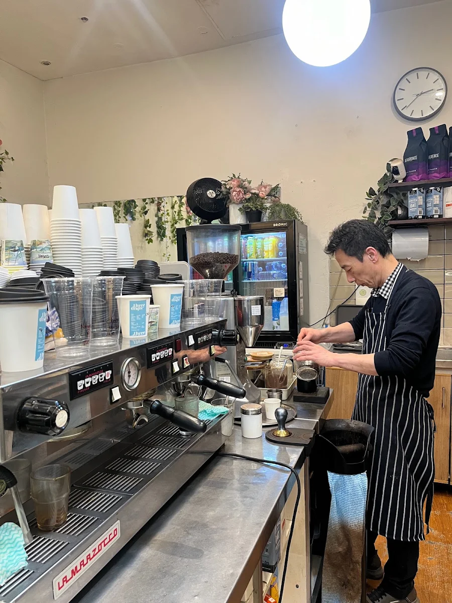 Vibe, Three Drops Coffee & Sandwich