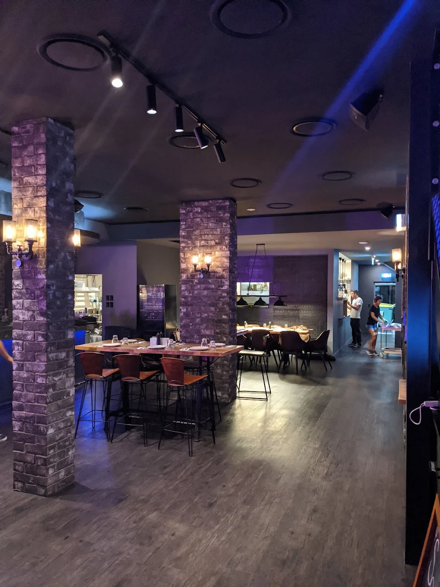 Vibe, Pink Monkey Bar & Grill