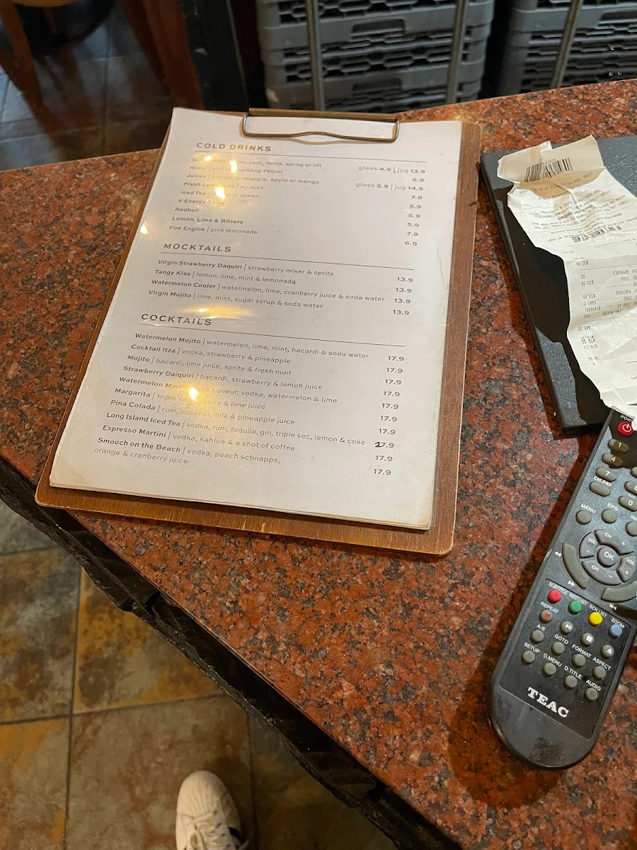 Menu, Itza Mezza Bar & Grill