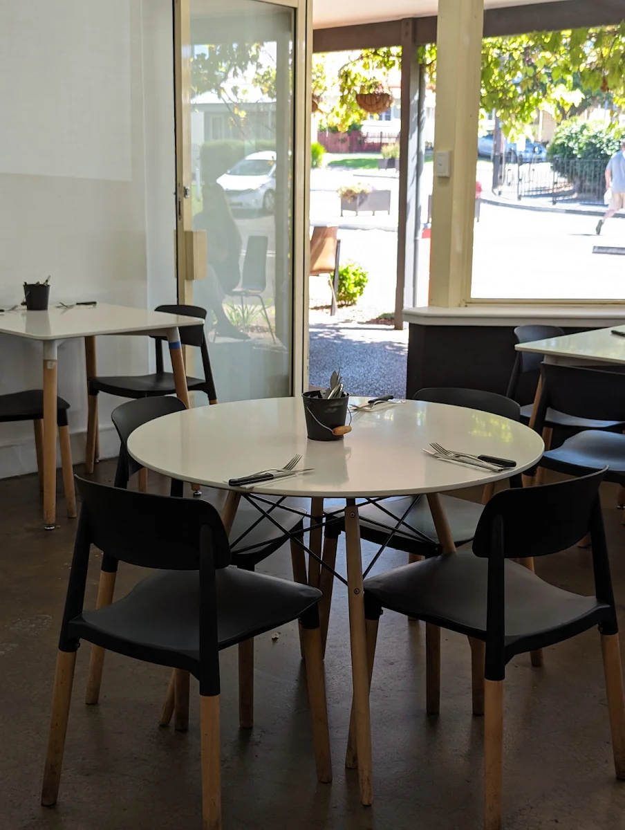 Vibe, CHEF'S SIGNATURE Cafe & Indian Restaurant