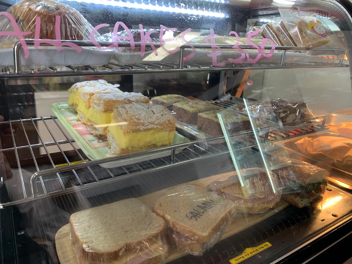 Vibe, Puccis Rosticceria & Caffe