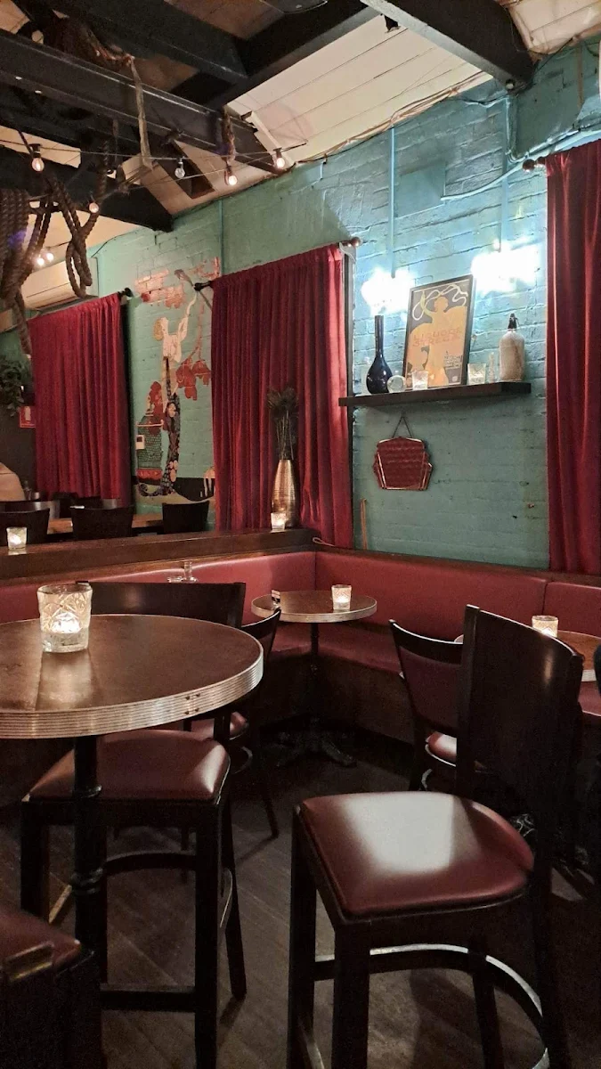 Vibe, Murmur Piano Bar