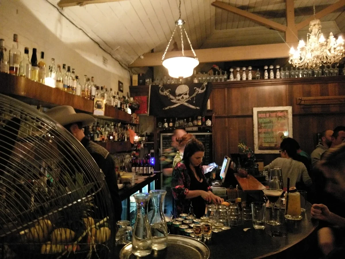 Vibe, Murmur Piano Bar