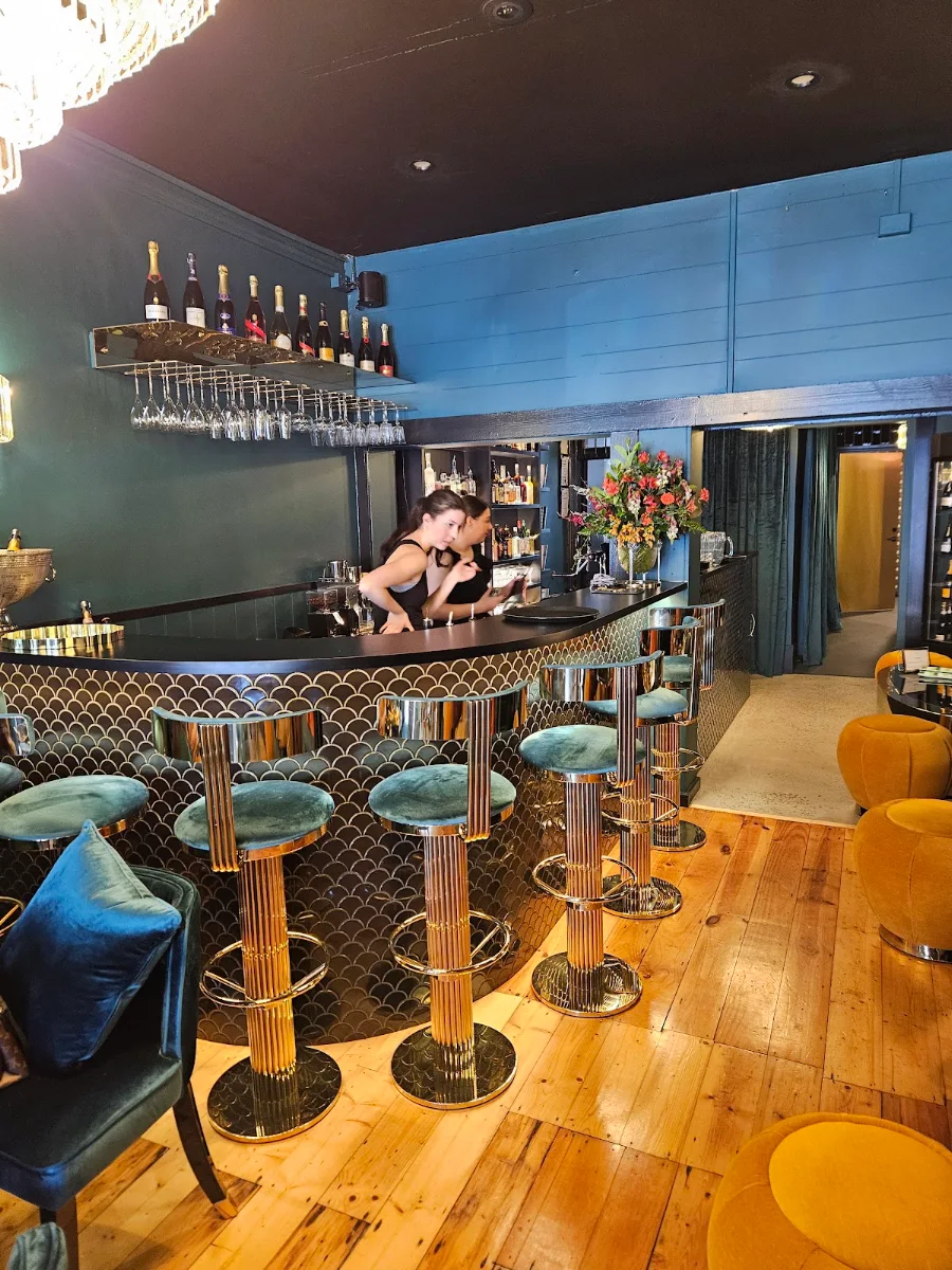 Vibe, SIP Champagne Bar