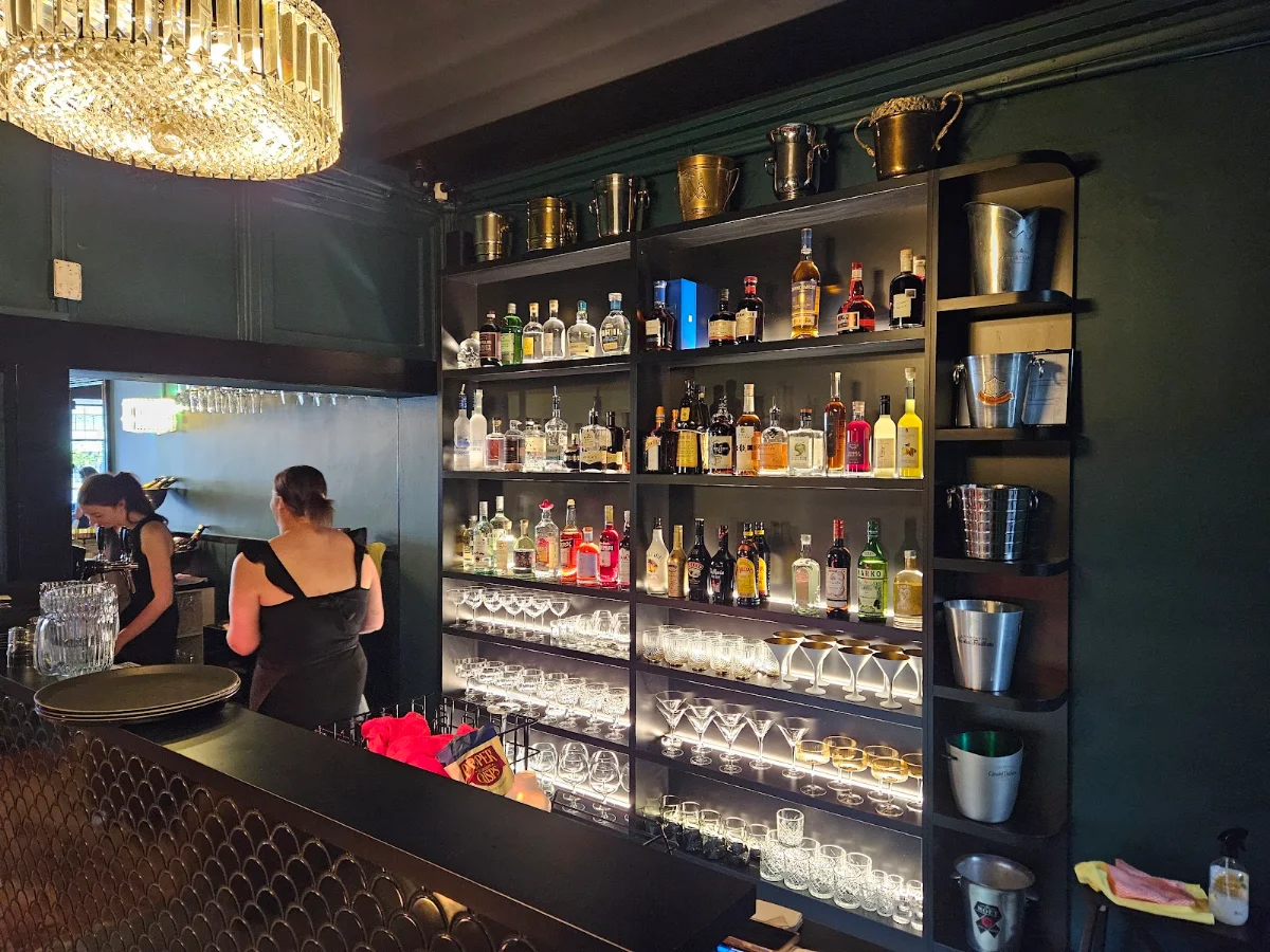 Vibe, SIP Champagne Bar