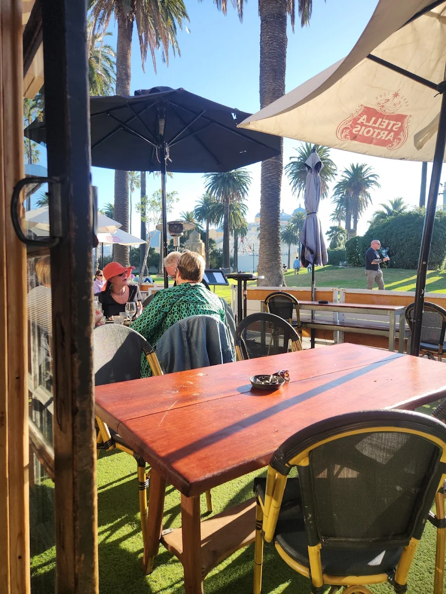 Vibe, The Vineyard Restaurant