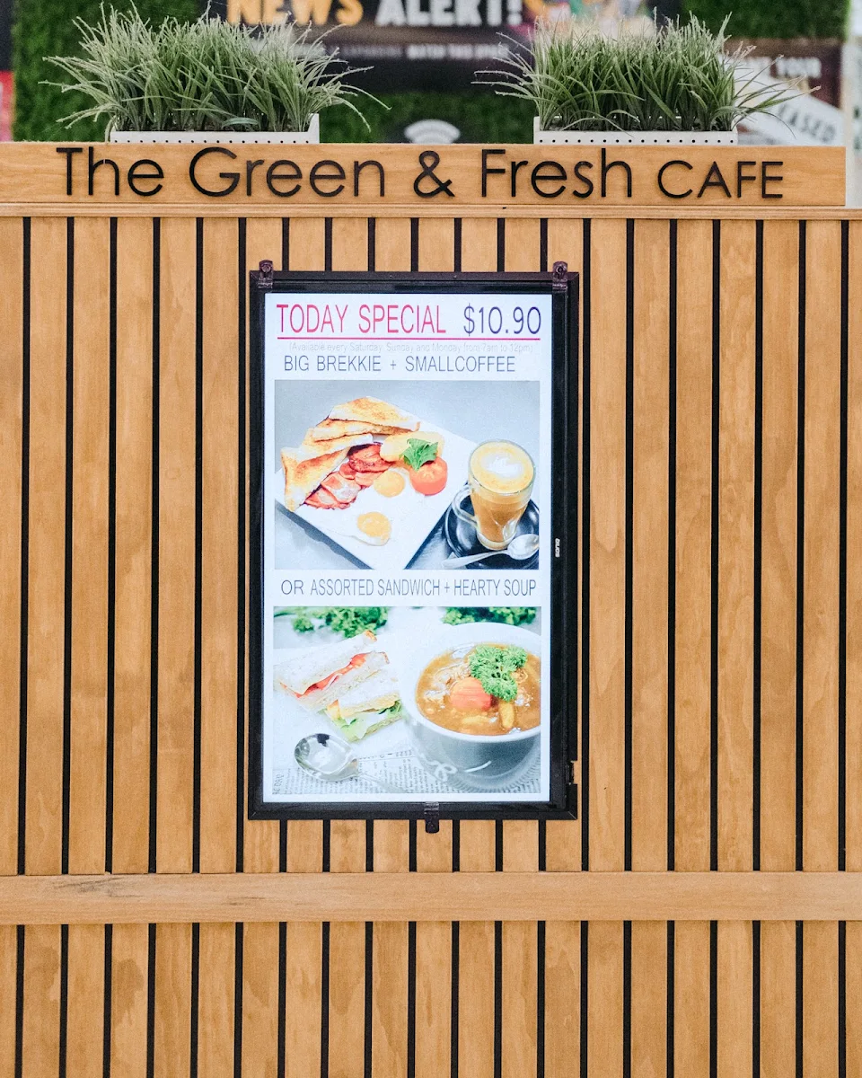 Menu, The Green & Fresh Cafe Chevron Renaissance