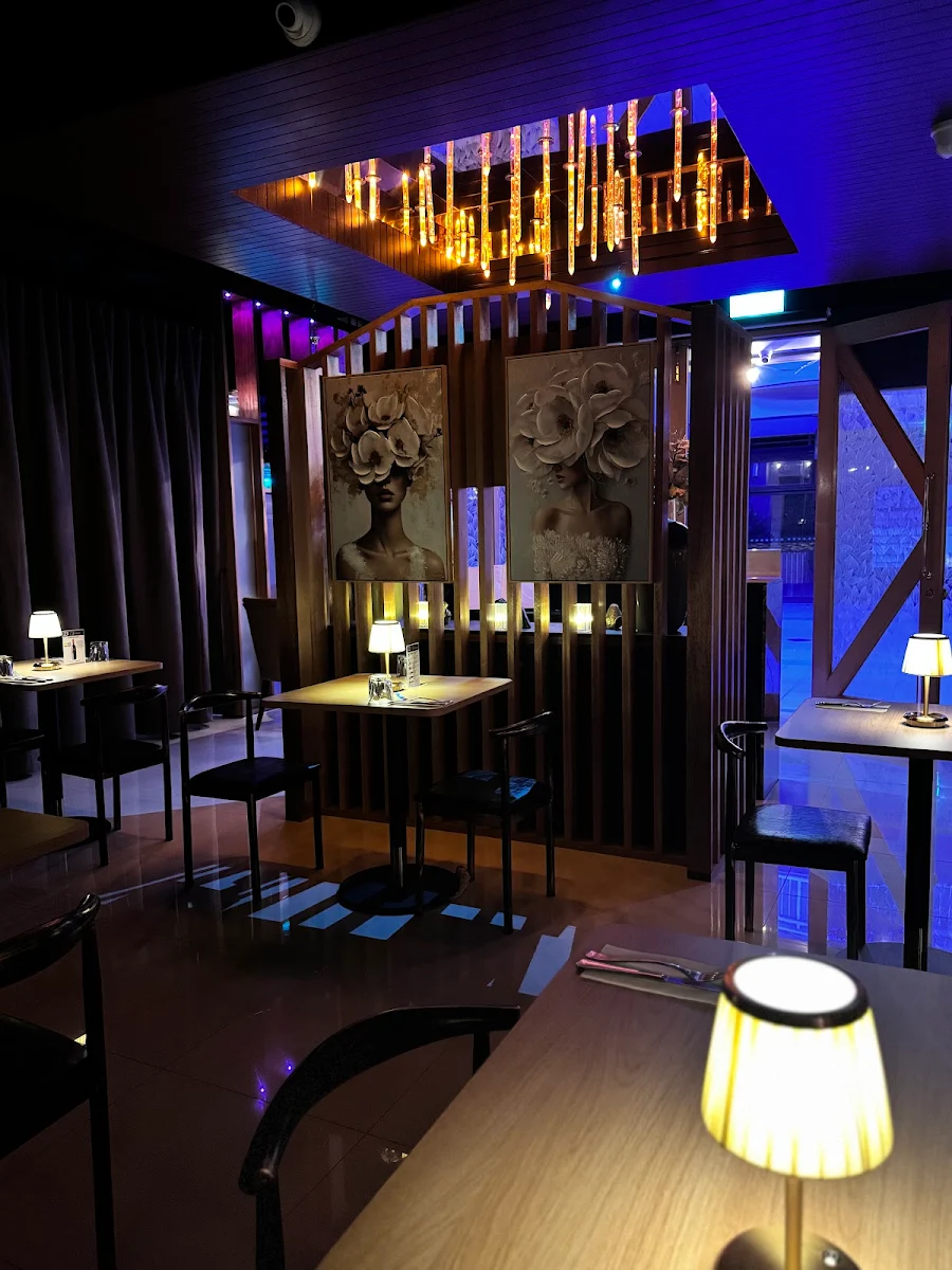 Vibe, Angela's Kitchen and Bar