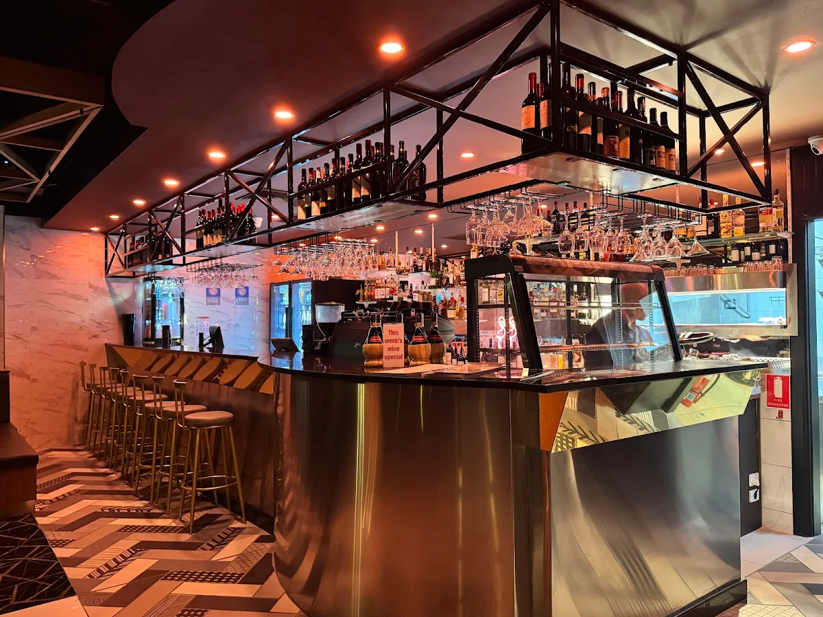 Vibe, Angela's Kitchen and Bar