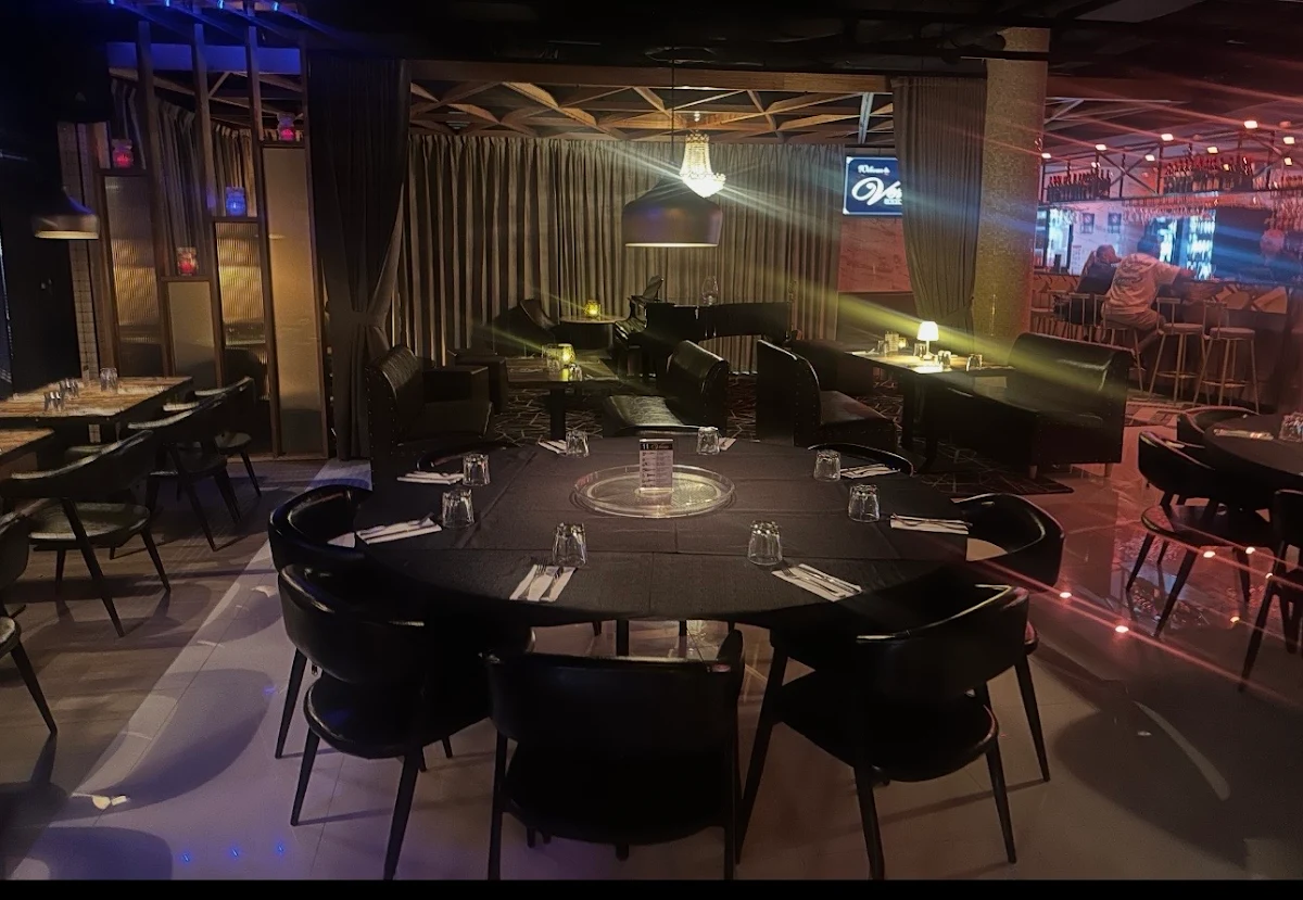 Vibe, Angela's Kitchen and Bar