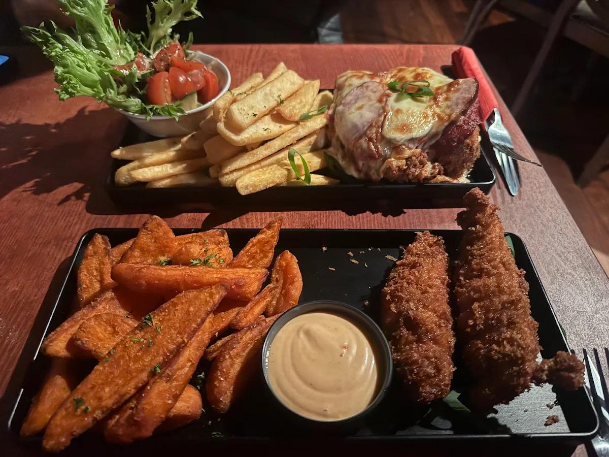 Food & drink, FATS - Food, Arttraction, Tee off, Socializing