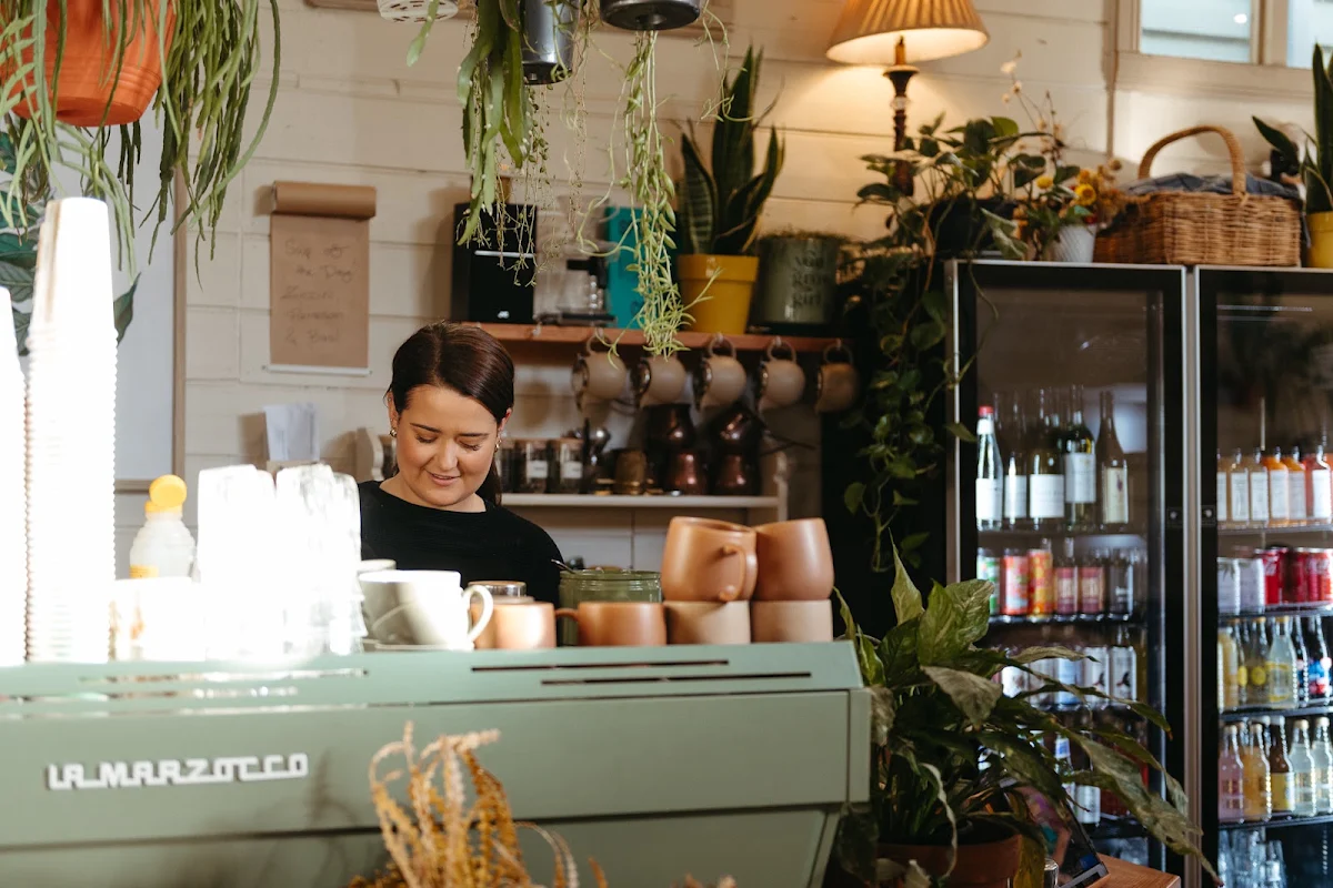 Vibe, Lamezleighs Coffee House & Eatery