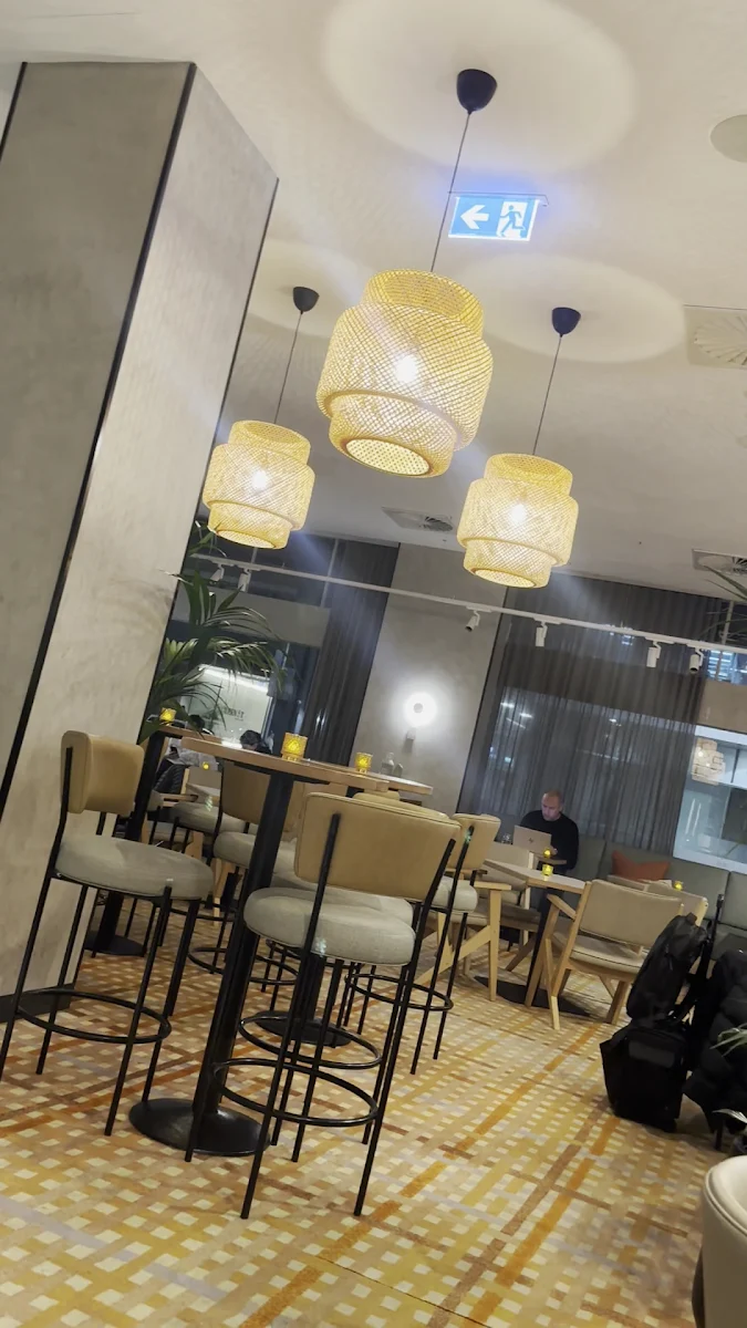 Vibe, One Queen Restaurant