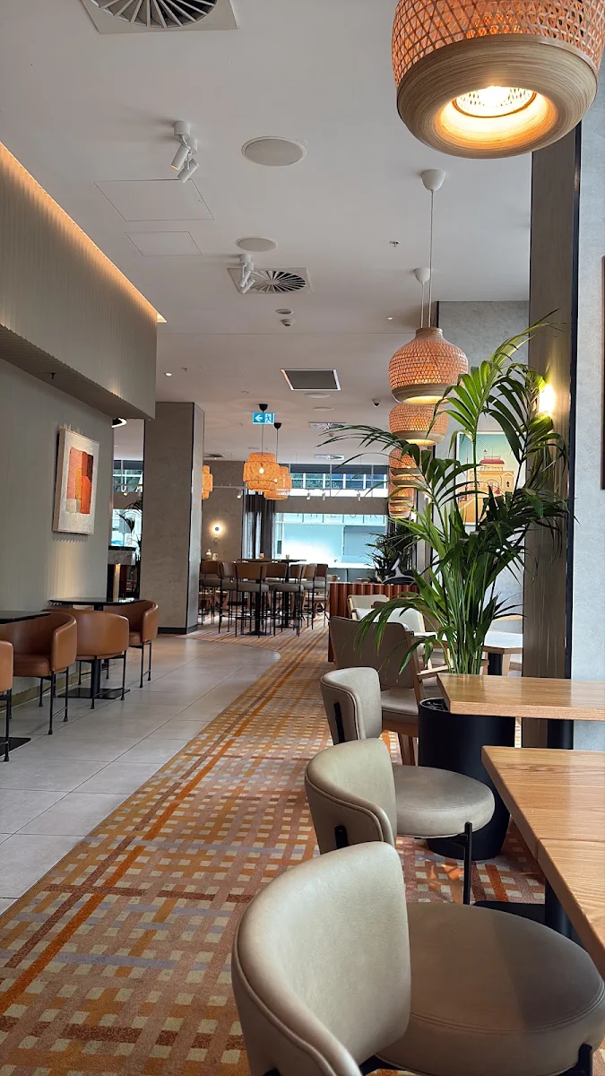 Vibe, One Queen Restaurant