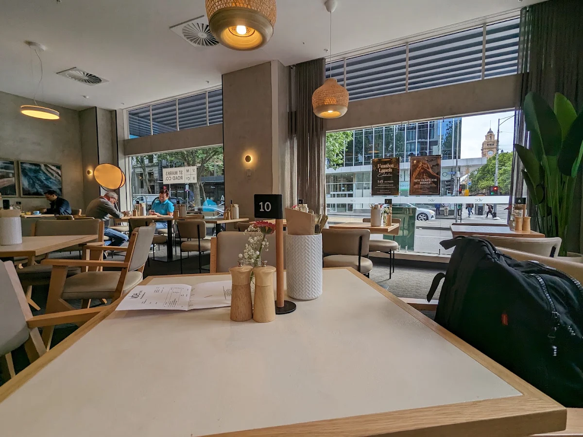 Vibe, One Queen Restaurant