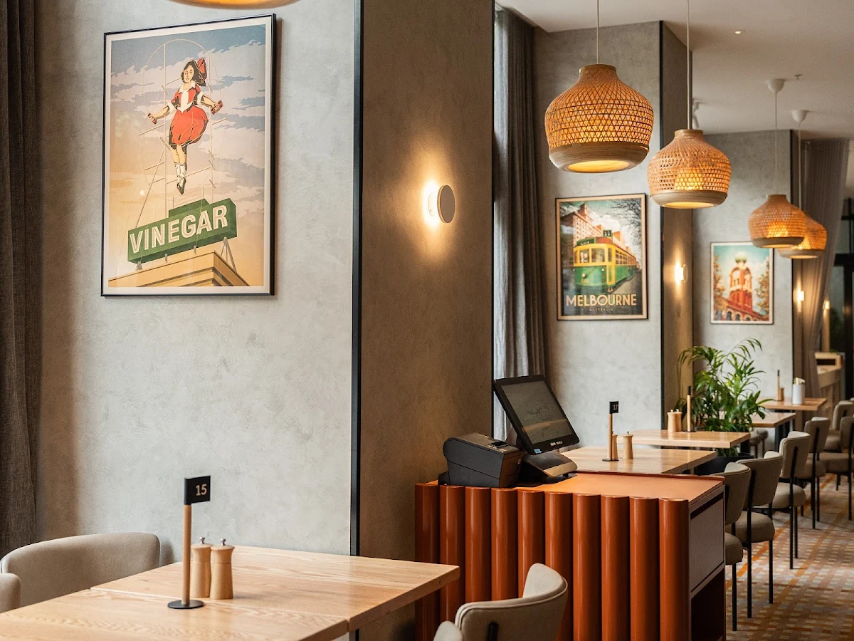 Vibe, One Queen Restaurant