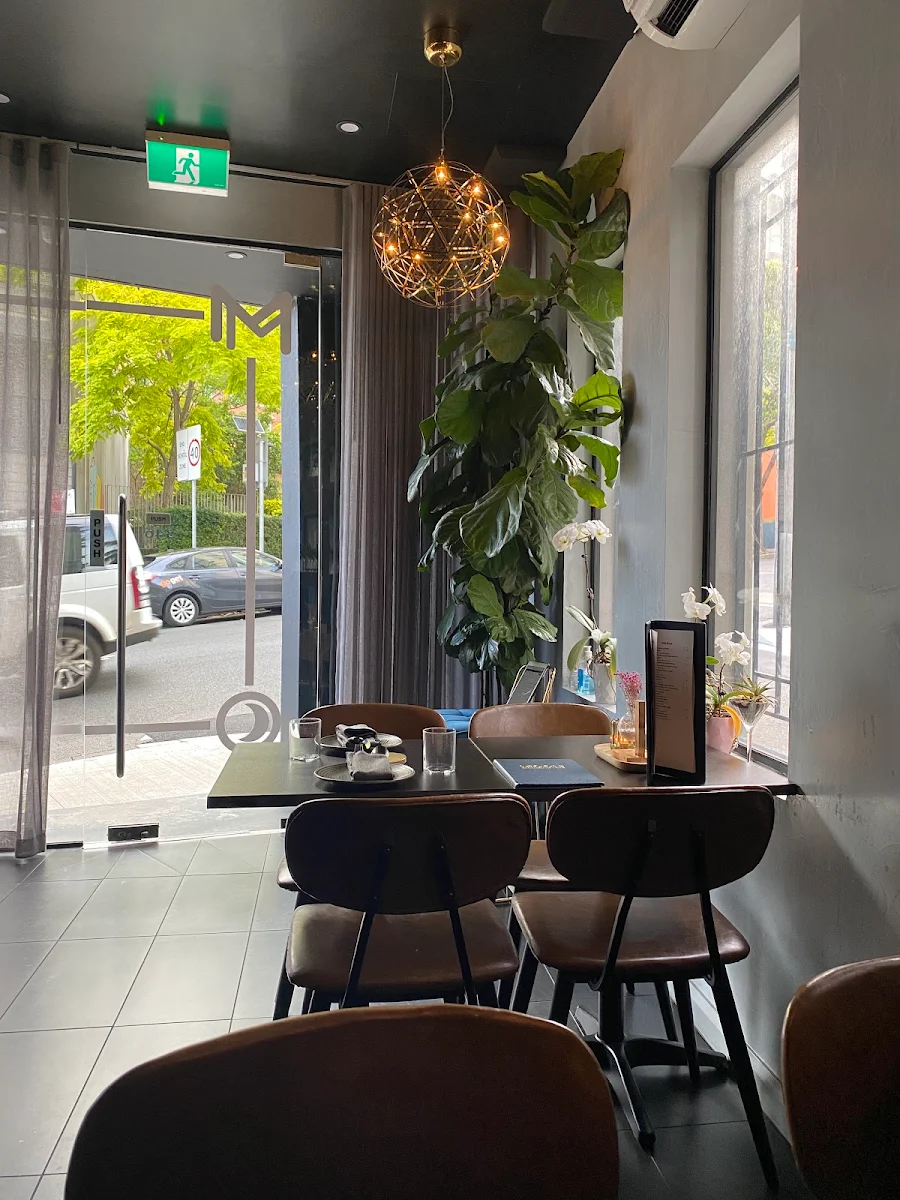 Vibe, Restaurant Moon