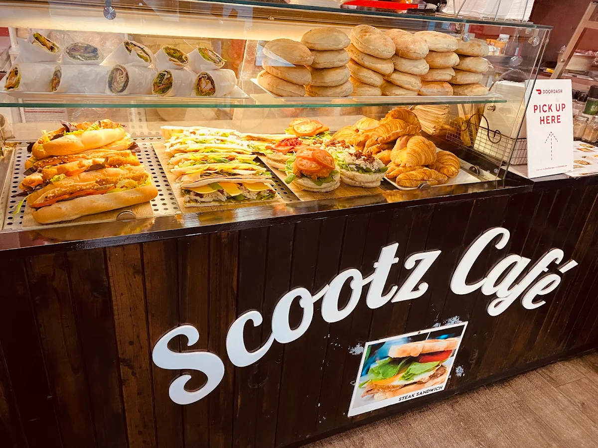 Vibe, Scootz Café