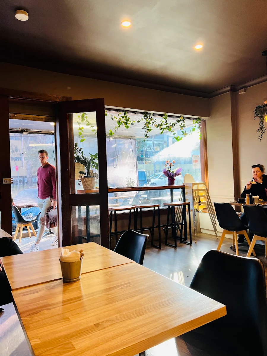 Vibe, Cafe Osheare