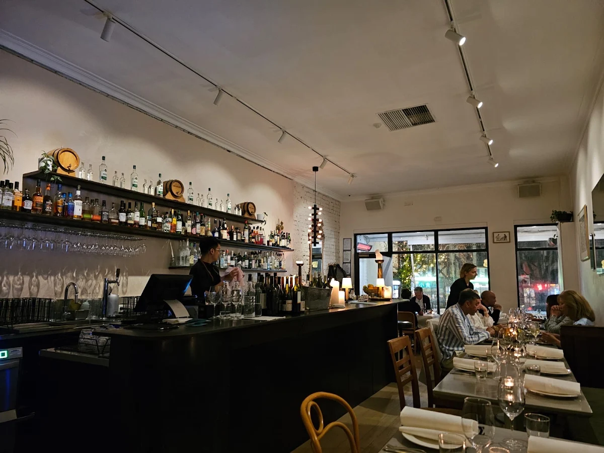 Vibe, Astoria Bar Kè Grill