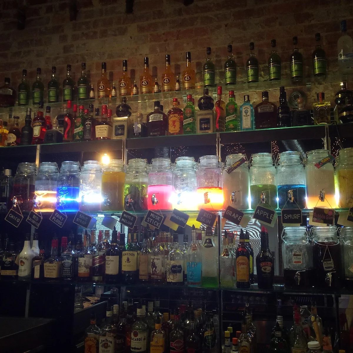 Vibe, Bazoo Bar